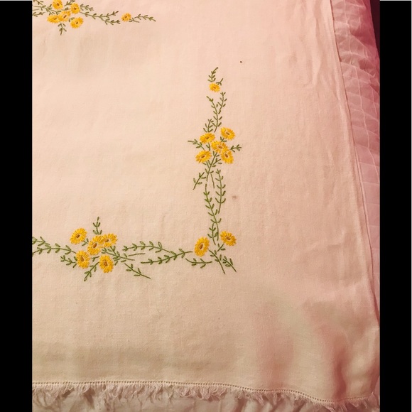 Tablecloth vintage Linen daisy homemade needlepoint - Picture 6 of 12